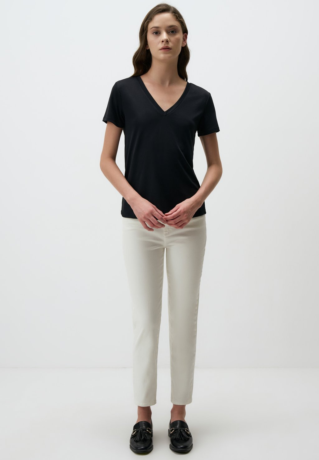 

Базовая футболка V-NECK SHORT SLEEVE Jimmy Key, черный