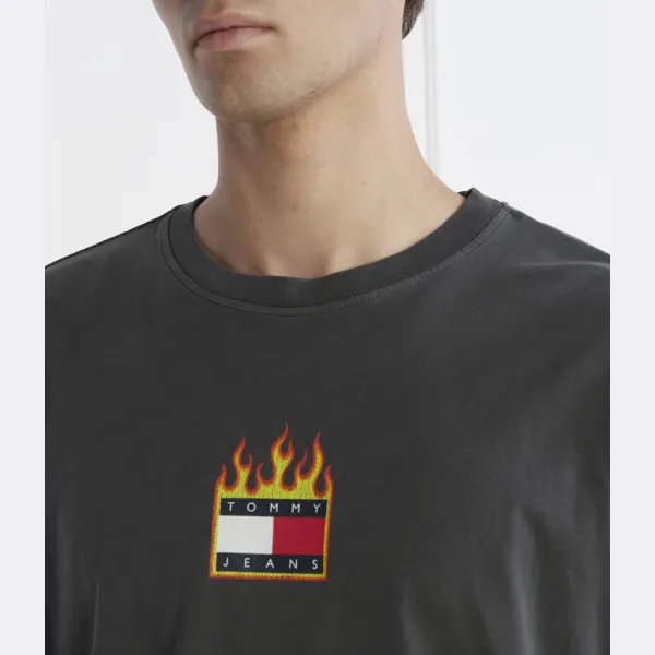 Футболка с длинным рукавом tjm l/s Burning Badge, стандартная посадка Tommy Hilfiger, черный — фото 3