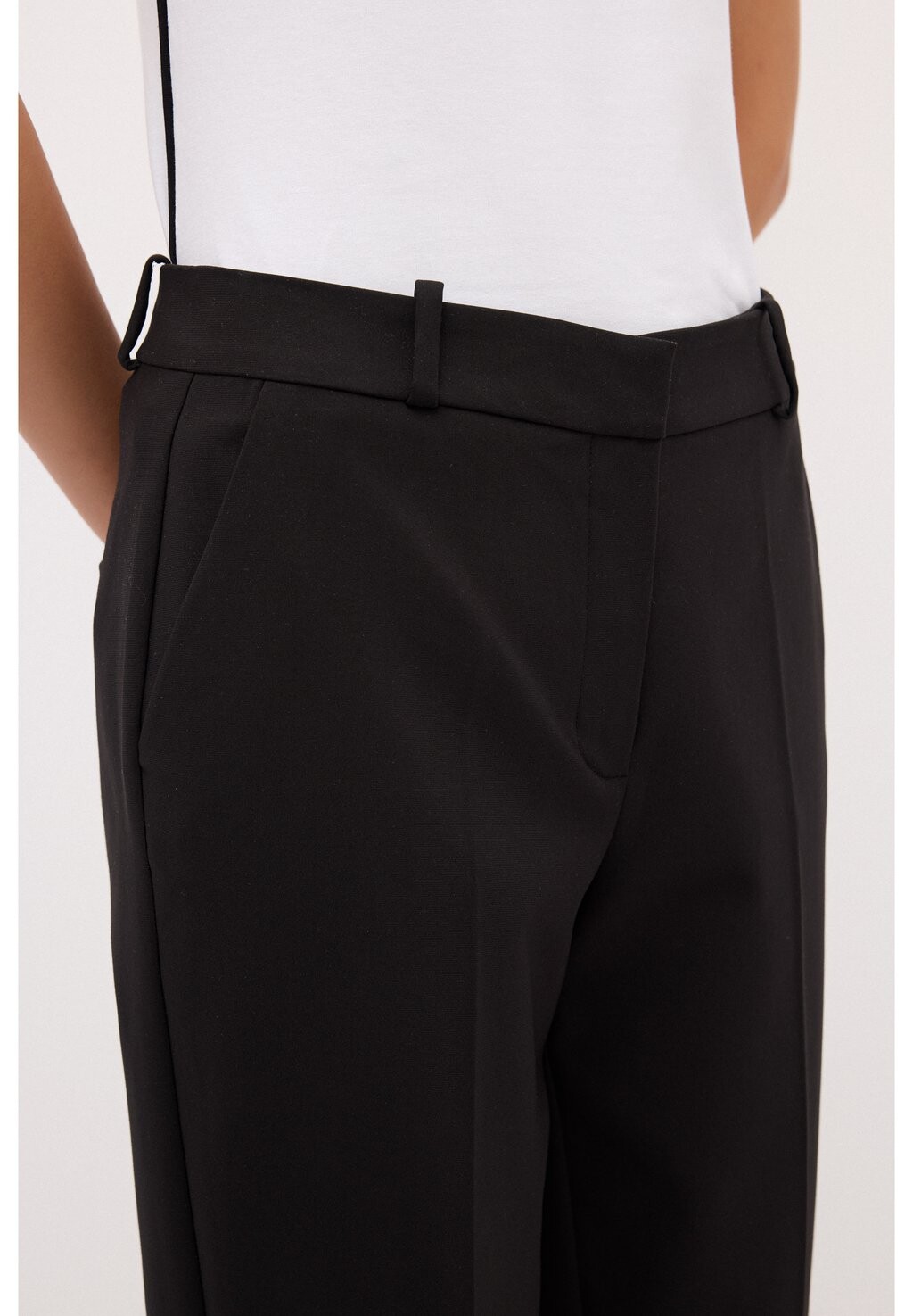 

Брюки WITH SLITS AND POCKETS adL, черный