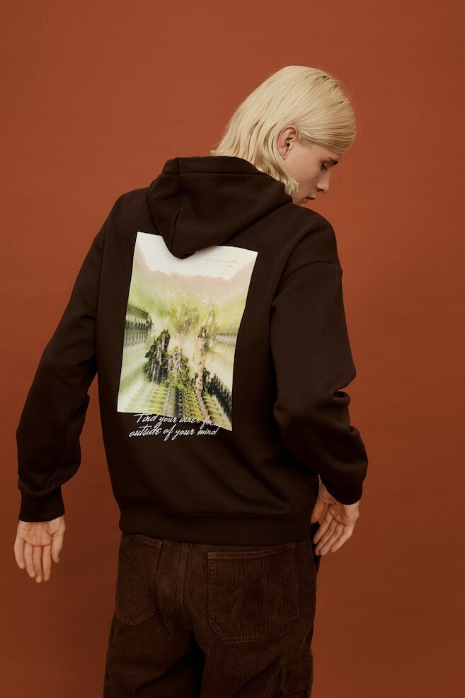 

Худи оверсайз с принтом H&M, коричневый