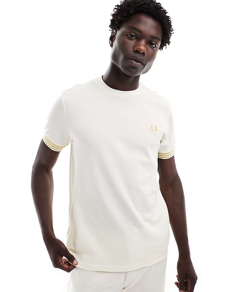 

Белая футболка Fred Perry с контрастными манжетами