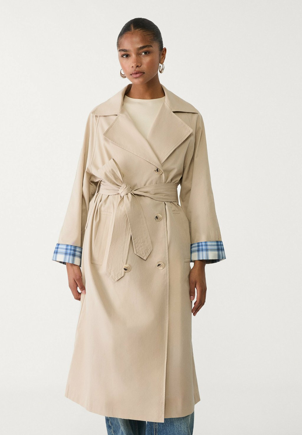 

Пальто-тренч CHECK WITH TURN-UP DETAIL Stradivarius, цвет Mottled Beige