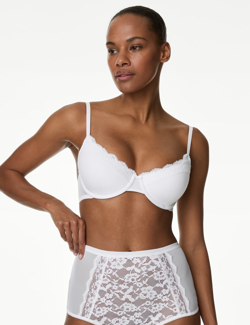 

Бюстгальтер с чашечками Demi Cup на косточках с кружевной отделкой AE Marks & Spencer, белый