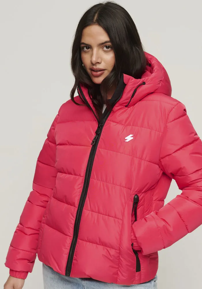 

Стеганая куртка Superdry "HOODED SPIRIT SPORTS PUFFER", с капюшоном, из водоотталкивающего материала, розовый