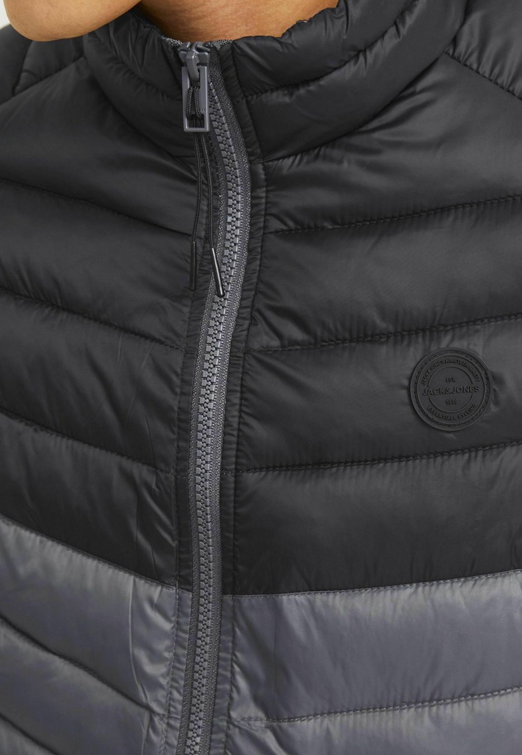

Жилет Jack & Jones, темно-серый