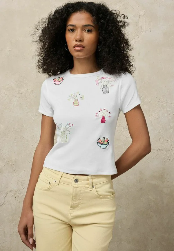 

Футболка стандартного кроя с графическим вышитым круглым вырезом Next, White, Белый, Футболка стандартного кроя с графическим вышитым круглым вырезом Next, White