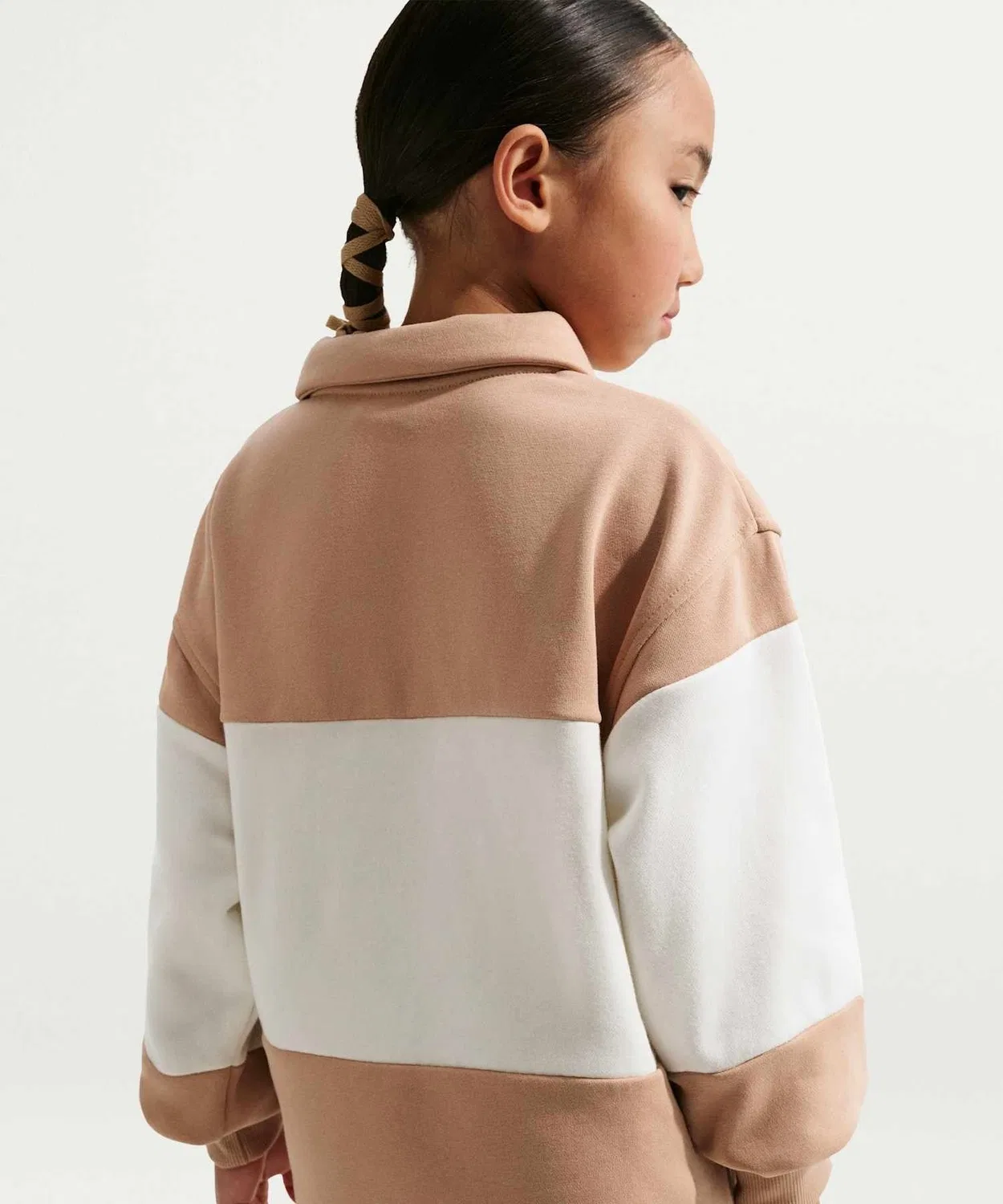 Регбийная рубашка Nike Sportswear Club для детей, из французского трикотажа, коричневая — фото 4
