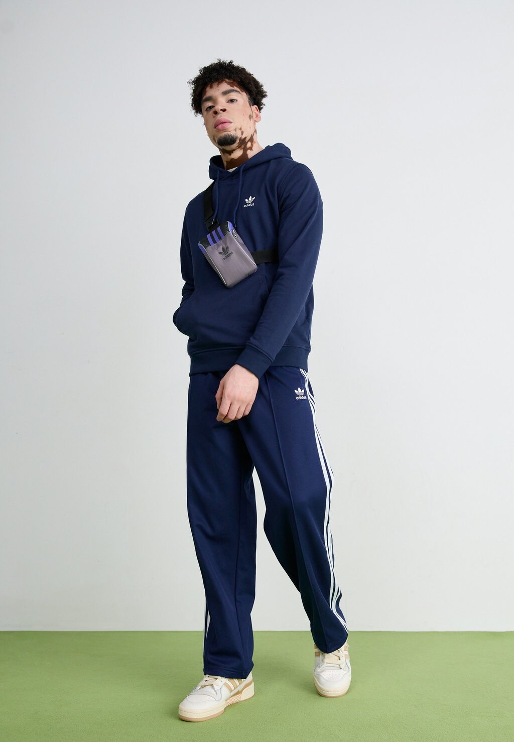 Спортивные брюки BAGGY adidas Originals, темно-синий — фото 2