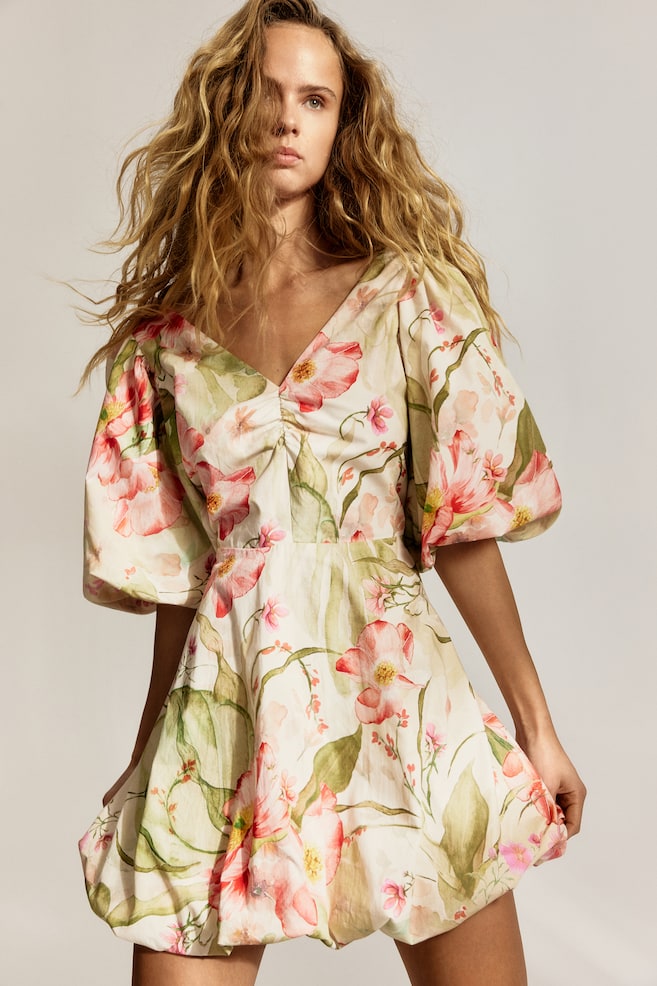 

Пышное платье с завязками H&M, мультиколор
