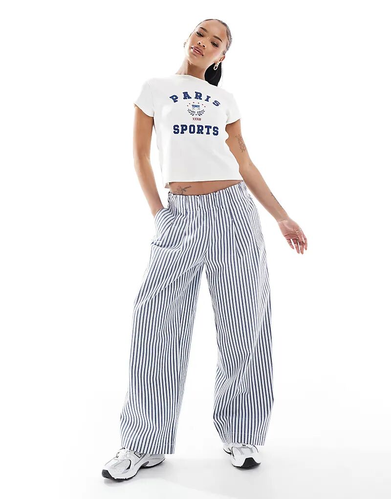 

Маленькие, преувеличенно широкие брюки в полоску цвета экрю ASOS DESIGN