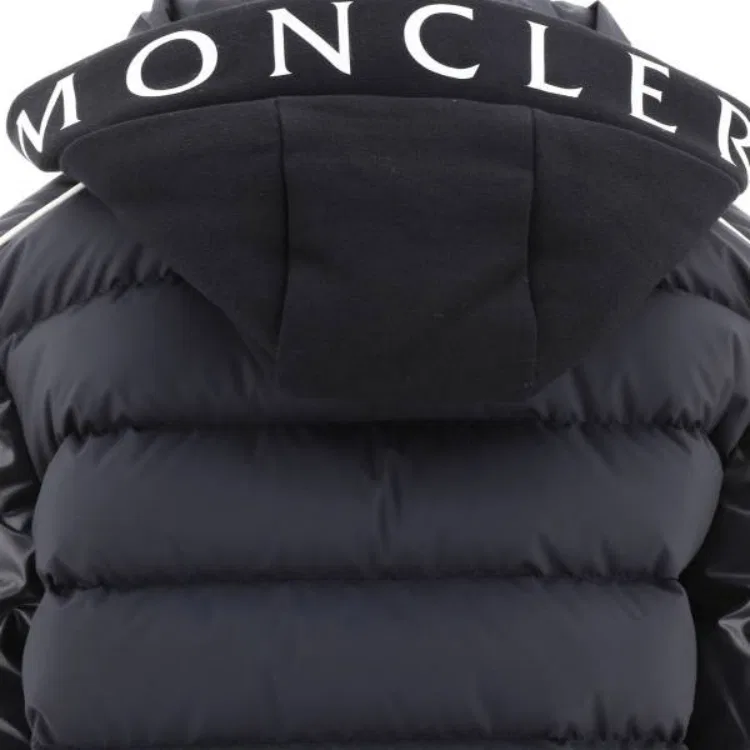 Детская стеганая куртка с капюшоном Moncler Black — фото 4