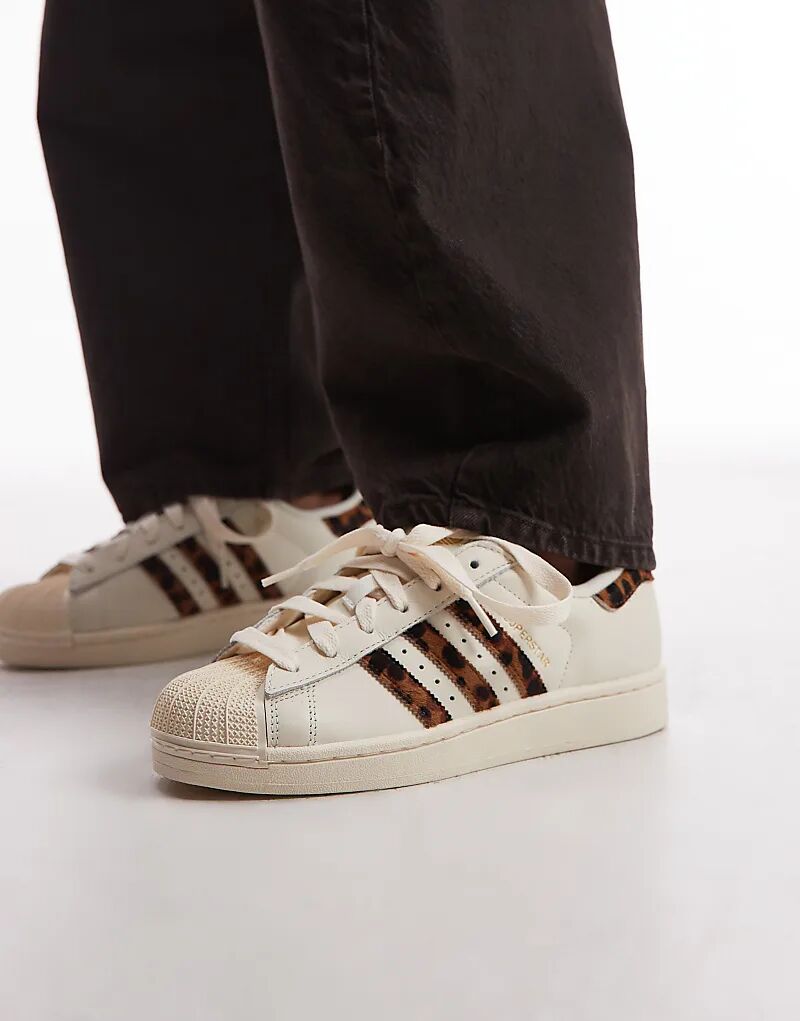 Кроссовки Adidas Originals Superstar II белого цвета с леопардовым принтом и мехом пони