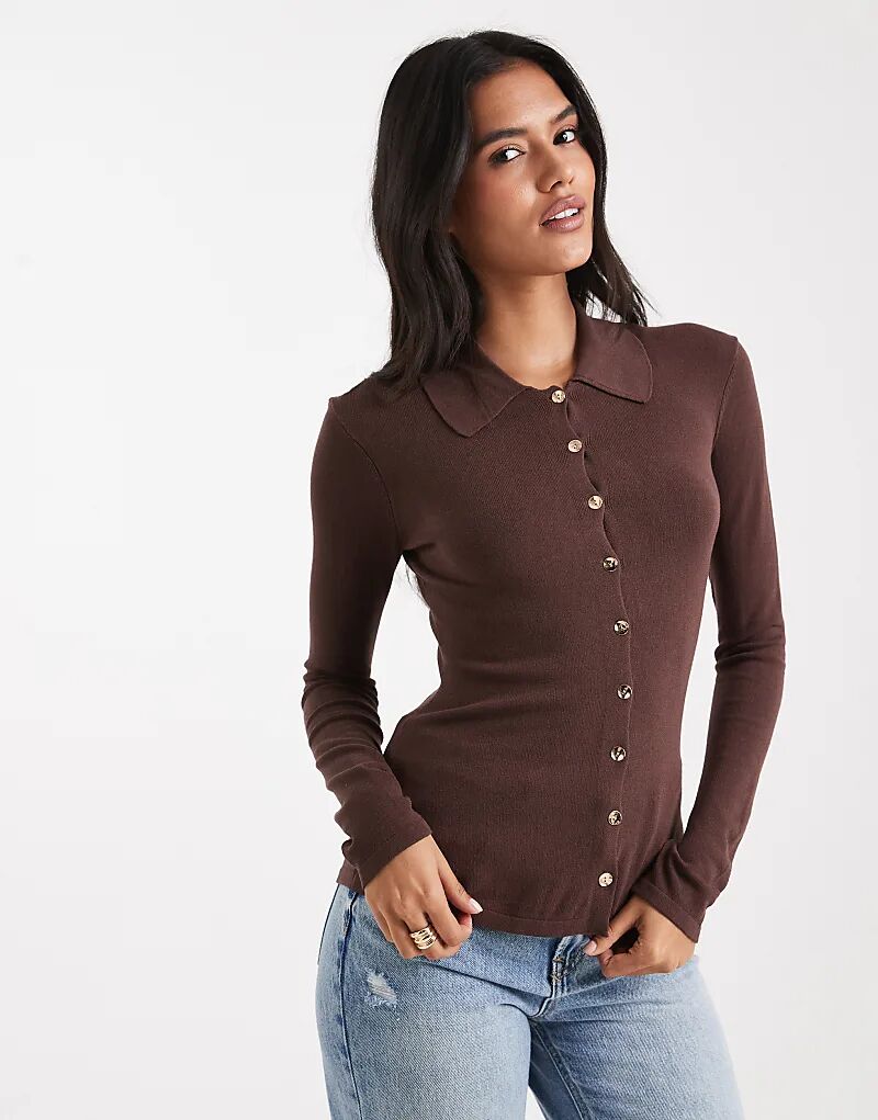 

4th & Reckless приталенный трикотажный топ с воротником, застегивающийся на золотистые пуговицы, шоколадного цвета