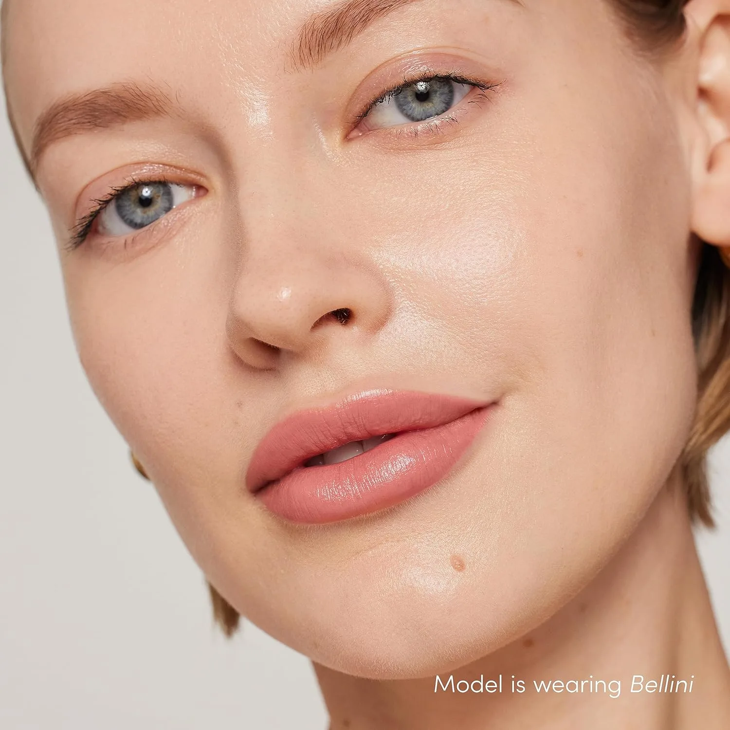 Помада Jane Iredale ColorLuxe Hydrating Cream Lipstick, кремовая, высокопигментированная, обеспечивает невесомое увлажнение и насыщенный цвет, сатиновое покрытие, подходит для веганов., Bellini — фото 3