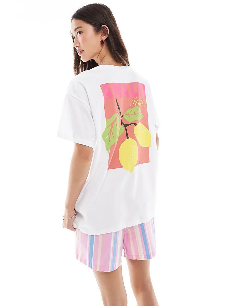 

Футболка PIECES большого размера с принтом побережья Амальфи белого цвета