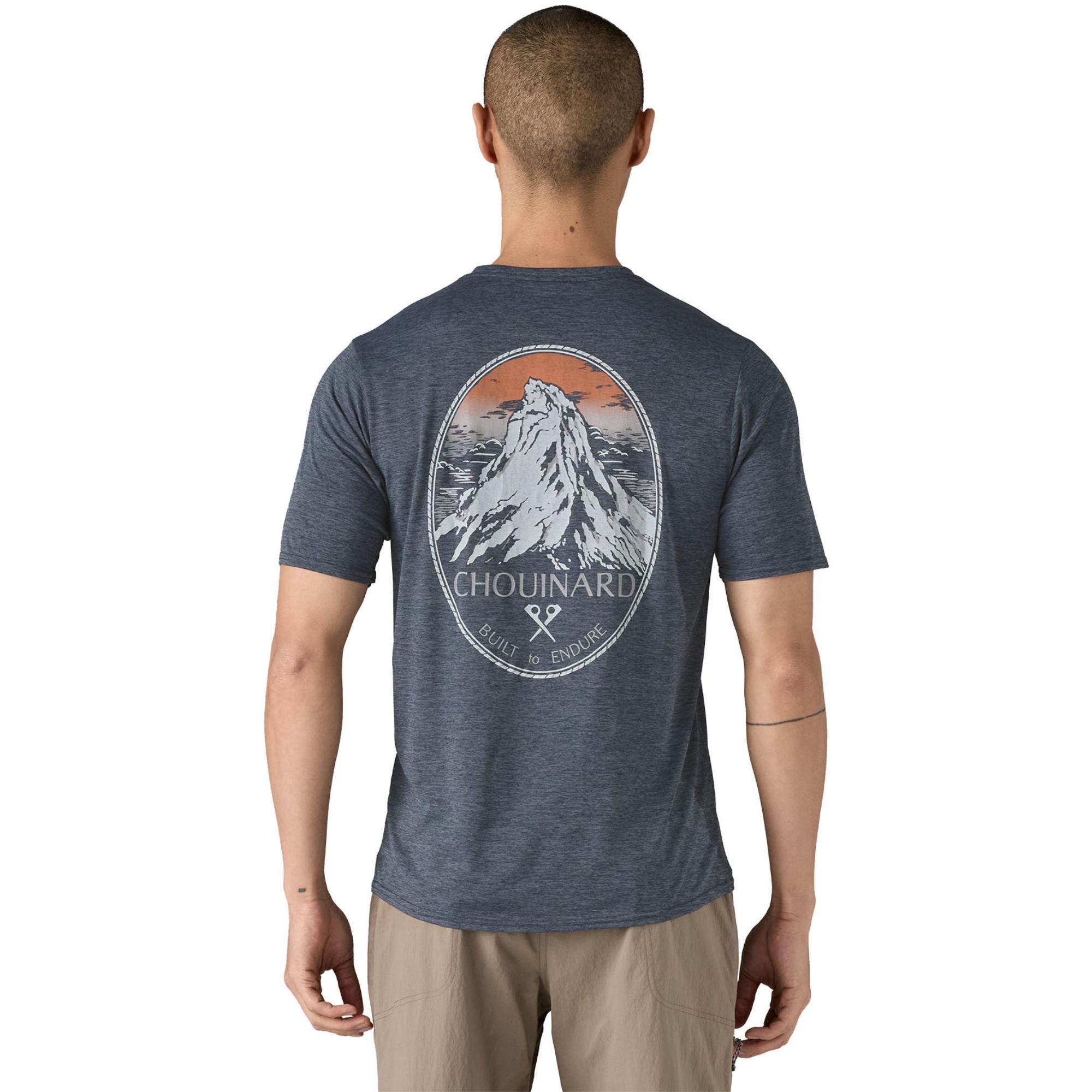 

Мужская футболка Capilene Cool Daily с графическим принтом Patagonia, Chouinard Crest/Smolder Blue X-Dye, Синий, Мужская футболка Capilene Cool Daily с графическим принтом Patagonia, Chouinard Crest/Smolder Blue X-Dye