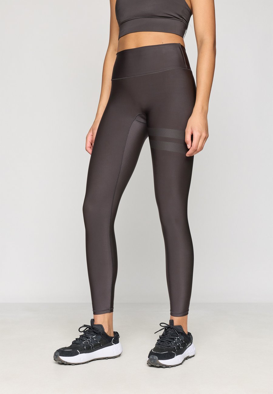 

Леггинсы Stronger THE SIGNATURE GLOSS LEGGINGS, Bristol Black/Dark Grey