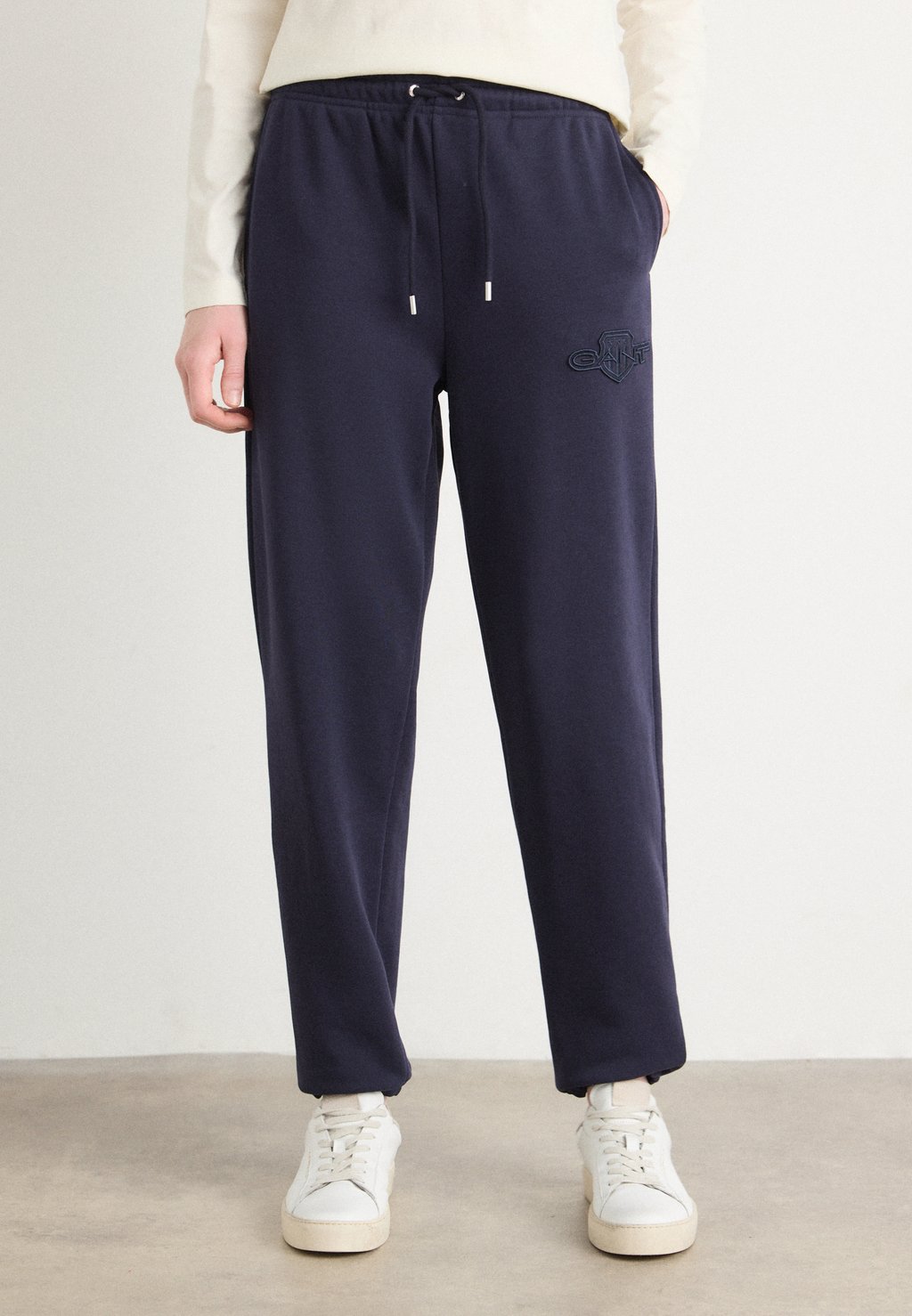 

Спортивные штаны TONAL SHIELD GANT, темно-синий