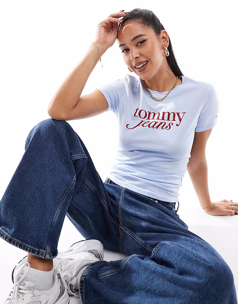

Футболка Tommy Jeans с ретро-надписью для малышей в сине-красном цвете