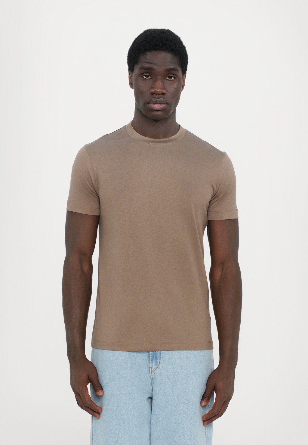 

Базовая футболка Emporio Armani, бежевый