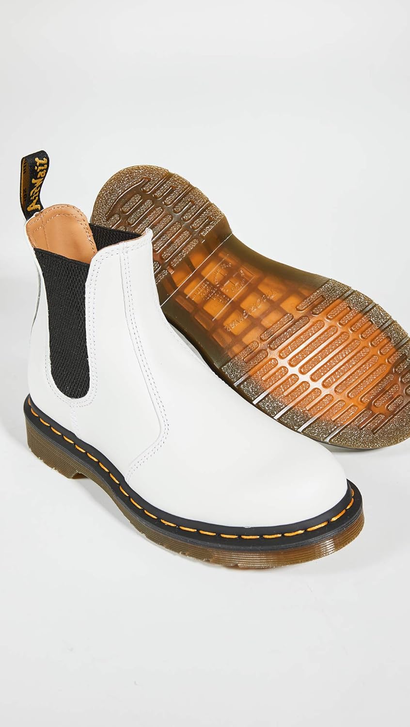 Женские ботинки Dr. Martens 2976 Chelsea из гладкой кожи с желтой прострочкой, белый — фото 4