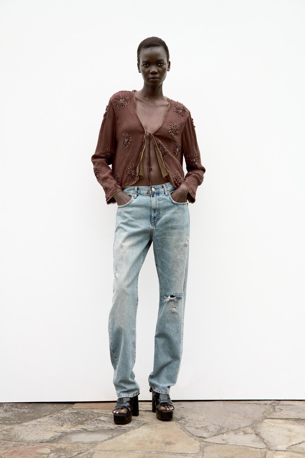 

Короткая куртка с вышивкой и бисером ZARA, шоколад