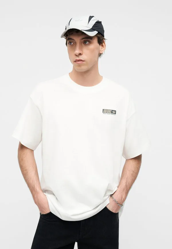 Футболка унисекс с принтом в виде плаката магазина mart. Adidas Originals, White — фото 4