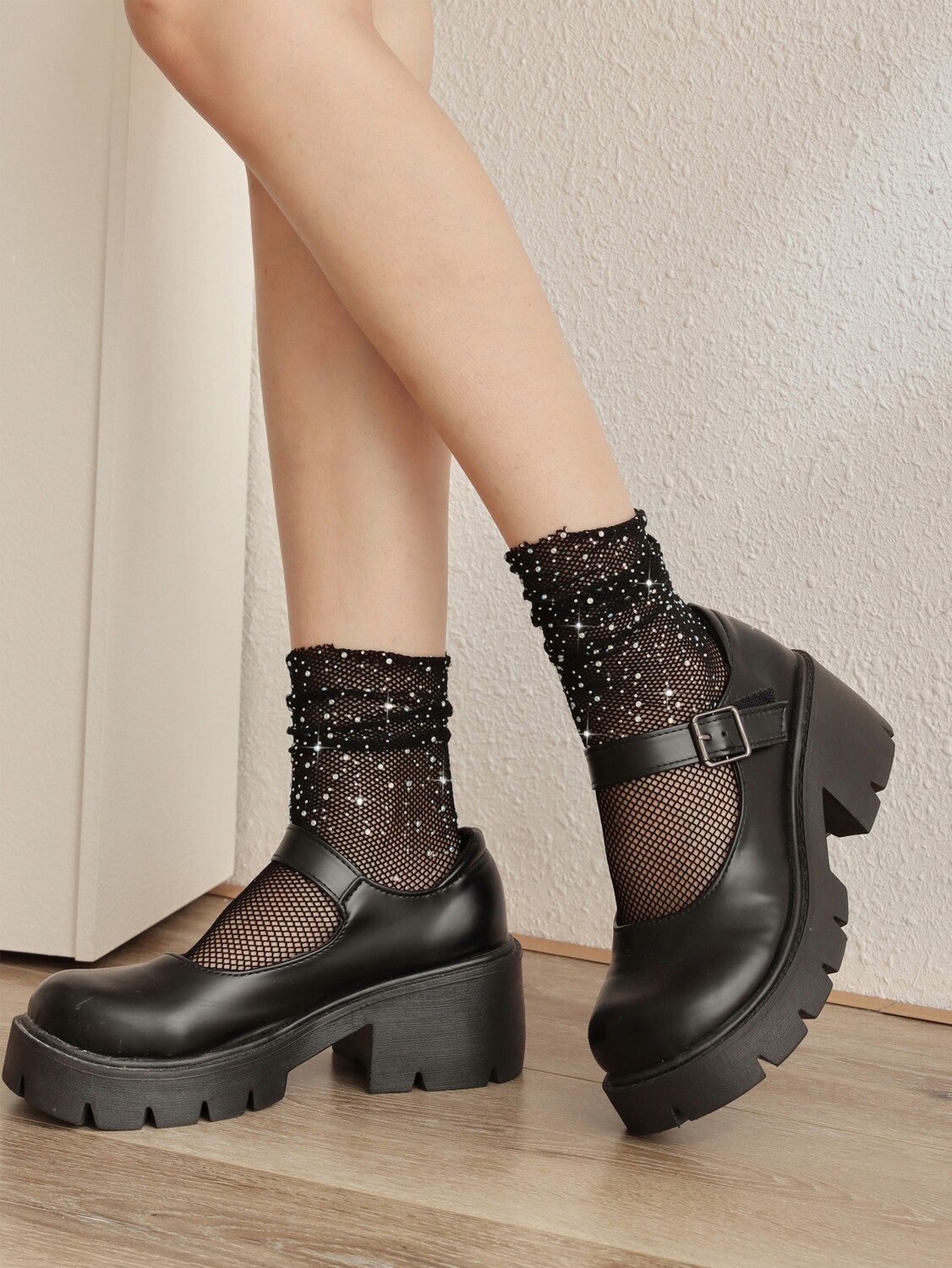 

Чулки в сеточку с ремешками со стразами, черный цвет