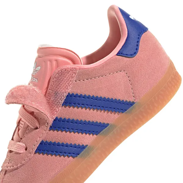 

Кроссовки adidas Gazelle Comfort Closure Athletic Shoe, цвет Semi Pink Spark/Lucid Blue