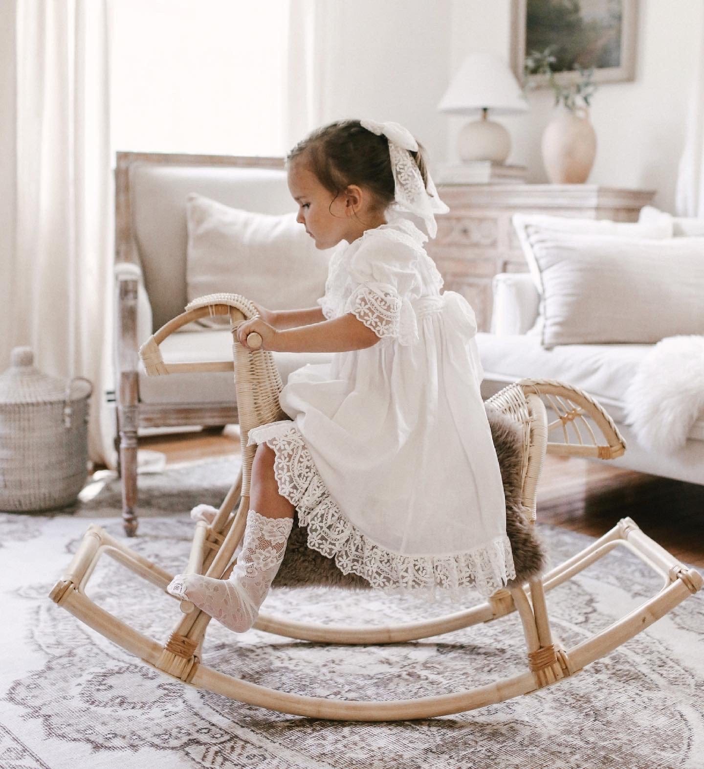Платье Katherine с вышивкой из льна Petite Maison Kids, белый — фото 4