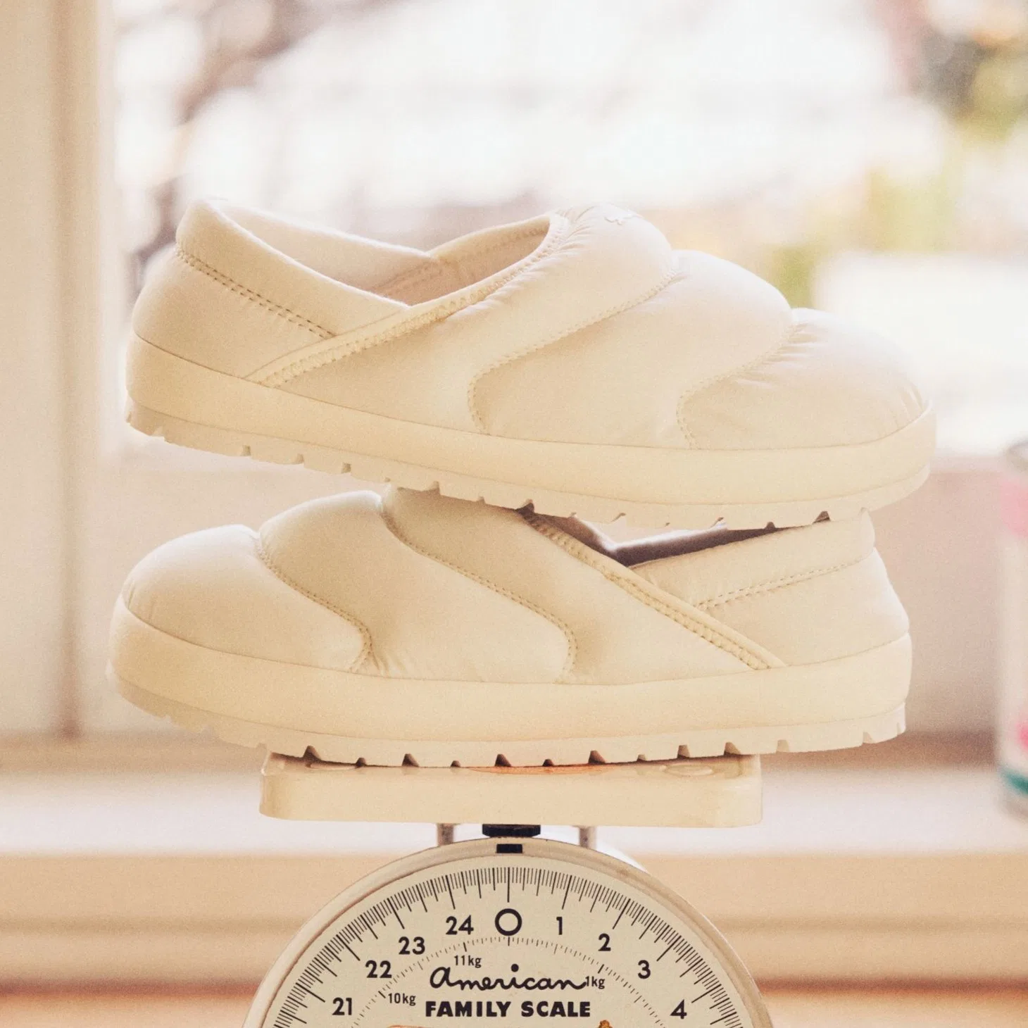 Мужские утеплённые тапочки Turf Terra цвета сахарного миндаля от Puma