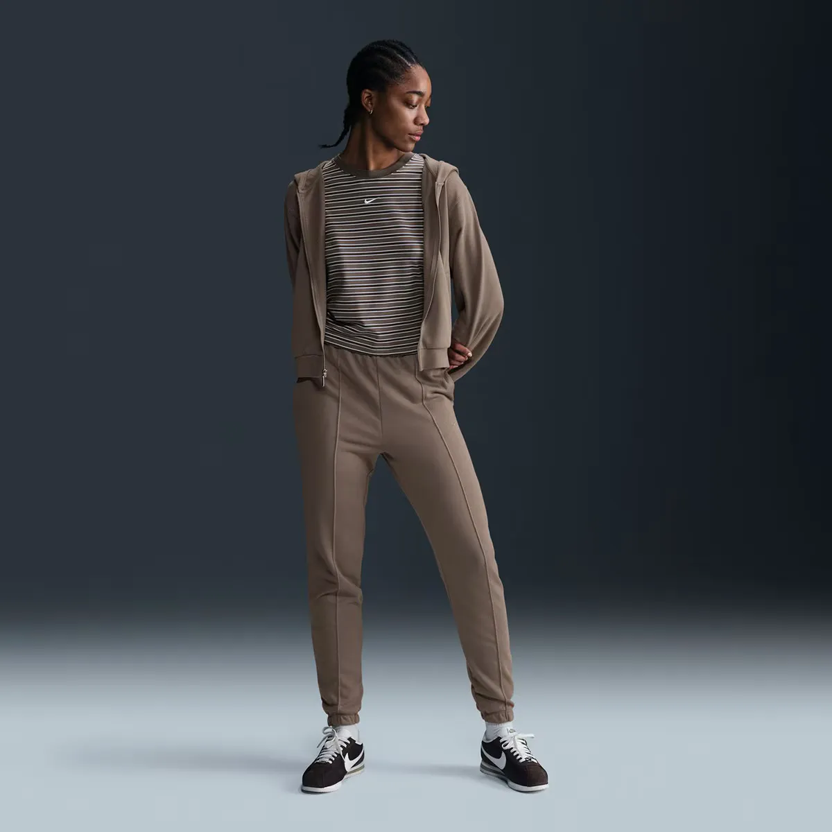 

Женская спортивная одежда Чилл Терри Брюки Nike, коричневый