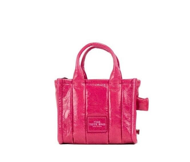 

Сумка-тоут Shiny Crinkle Micro из пурпурной кожи через плечо The Marc Jacobs