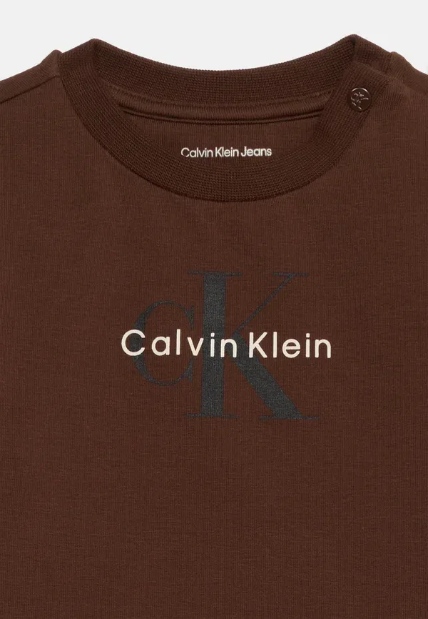 Комплект унисекс с монограммой - спортивные штаны Calvin Klein Jeans, коричневый — фото 4