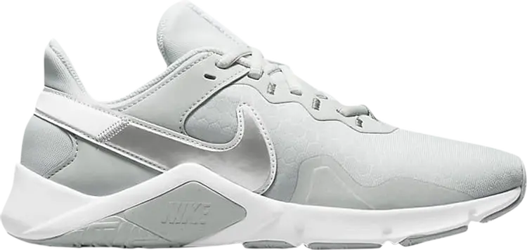 

Кроссовки Nike Wmns Legend Essential 2 'Photon Dust Metallic Silver', серый