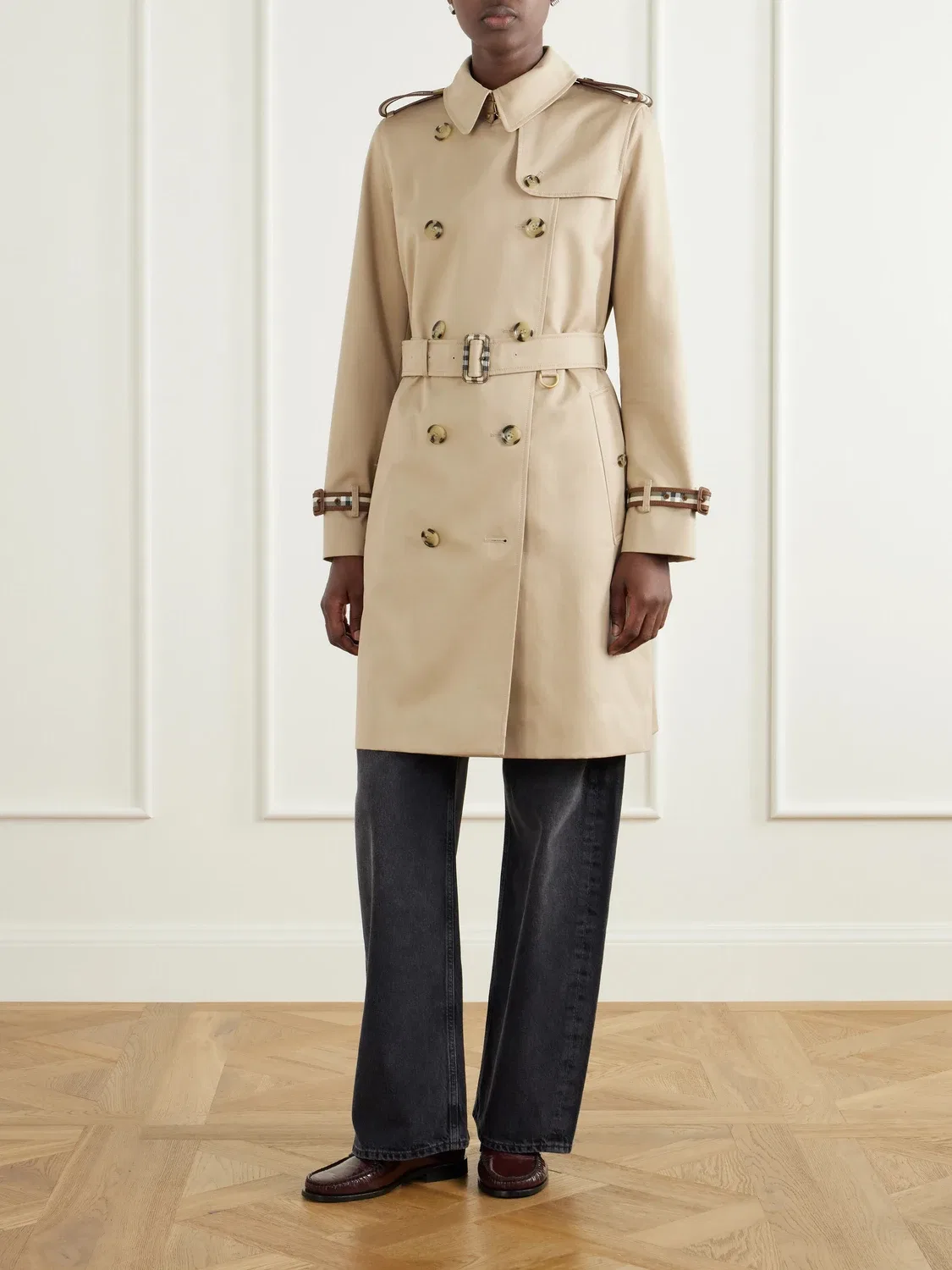 Тренч из хлопкового габардина Kensington на пуговицах с поясом Burberry, бежевый — фото 3