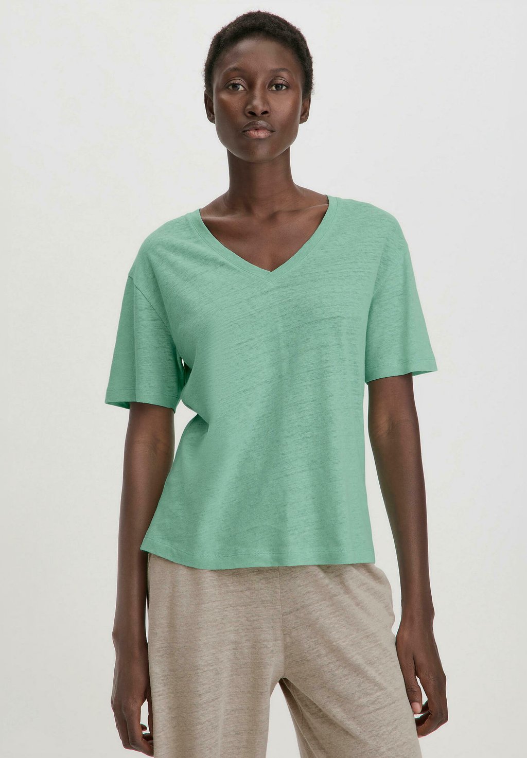 

Базовая футболка OVERSIZE hessnatur, зеленый
