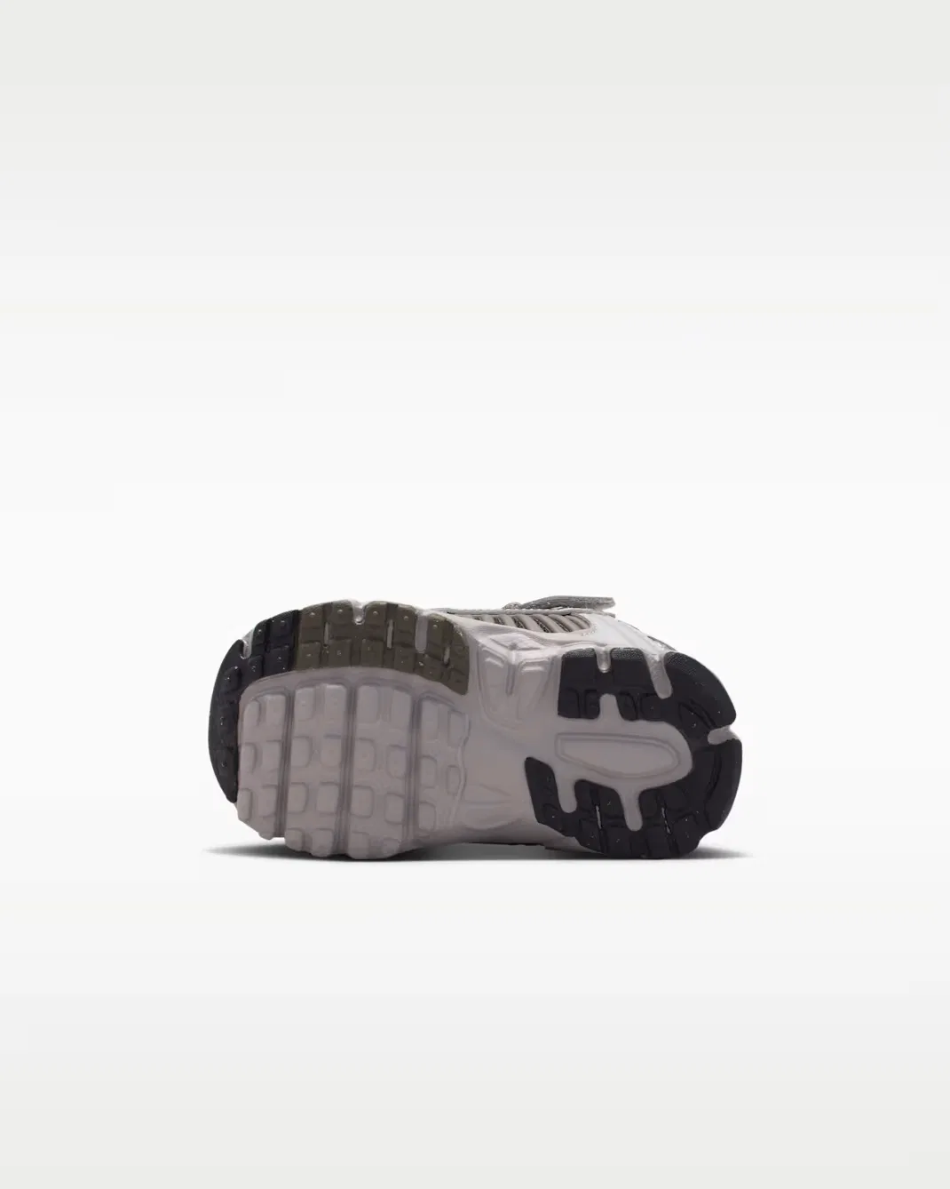 Детская/подростковая обувь Nike Vomero 5, College Grey/Cave Stone/Metallic Silver/Black — фото 2