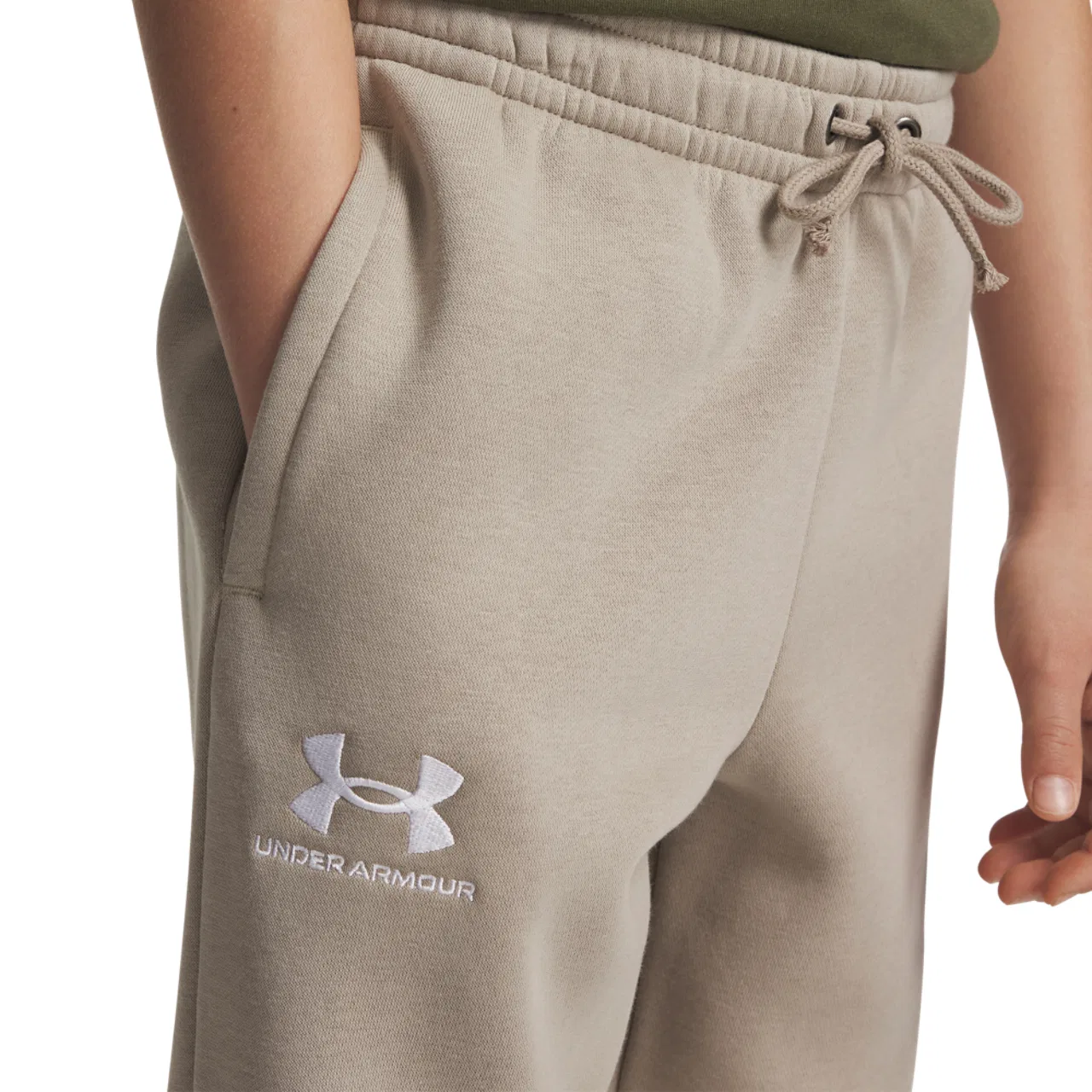 Джоггеры для мальчиков Essential Fleece Under Armour, цвет Timberwolf Taupe/White — фото 3