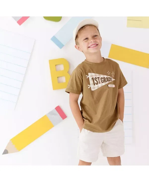 Детская футболка с принтом First Grade Pennant Sweet Wink, коричневый — фото 4