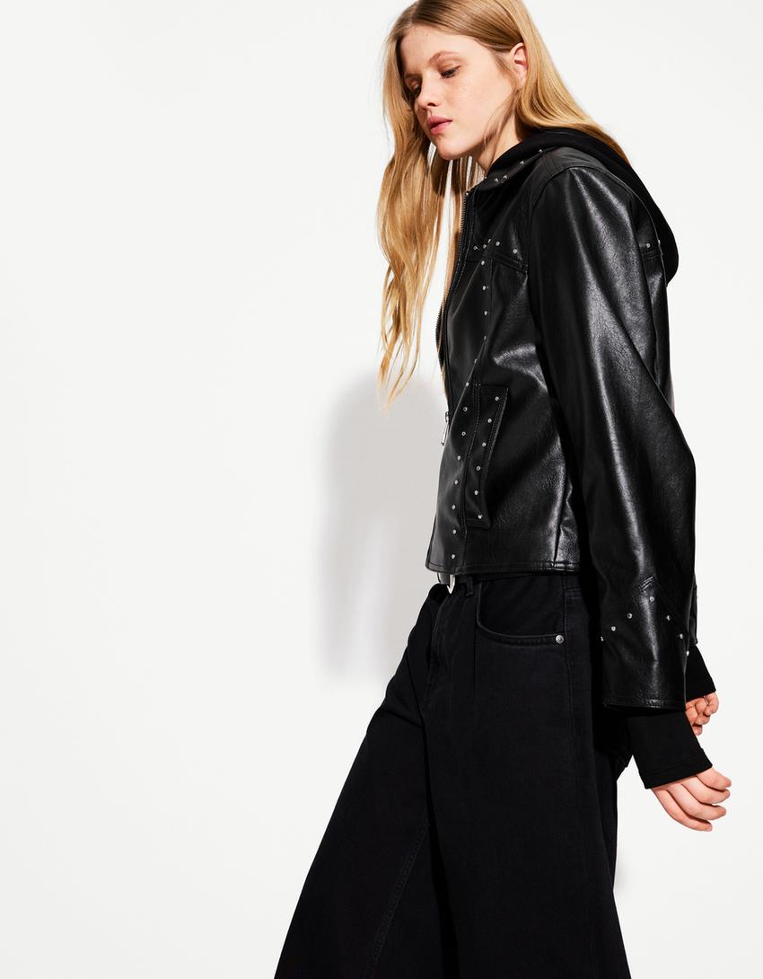 

Куртка из искусственной кожи с заклепками Bershka, черный