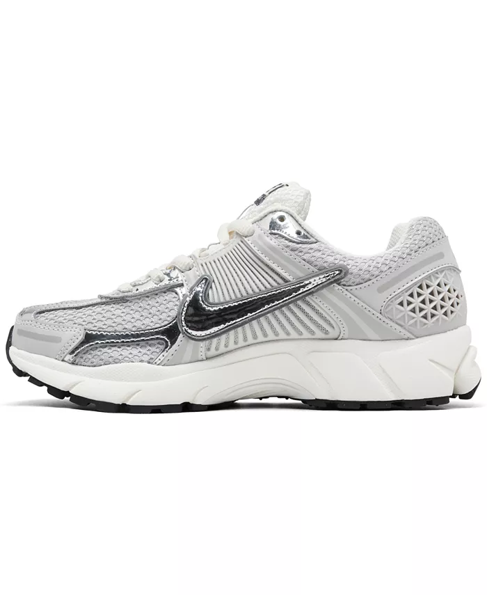Женские повседневные кроссовки Zoom Vomero 5 от Finish Line Nike, мультиколор — фото 3