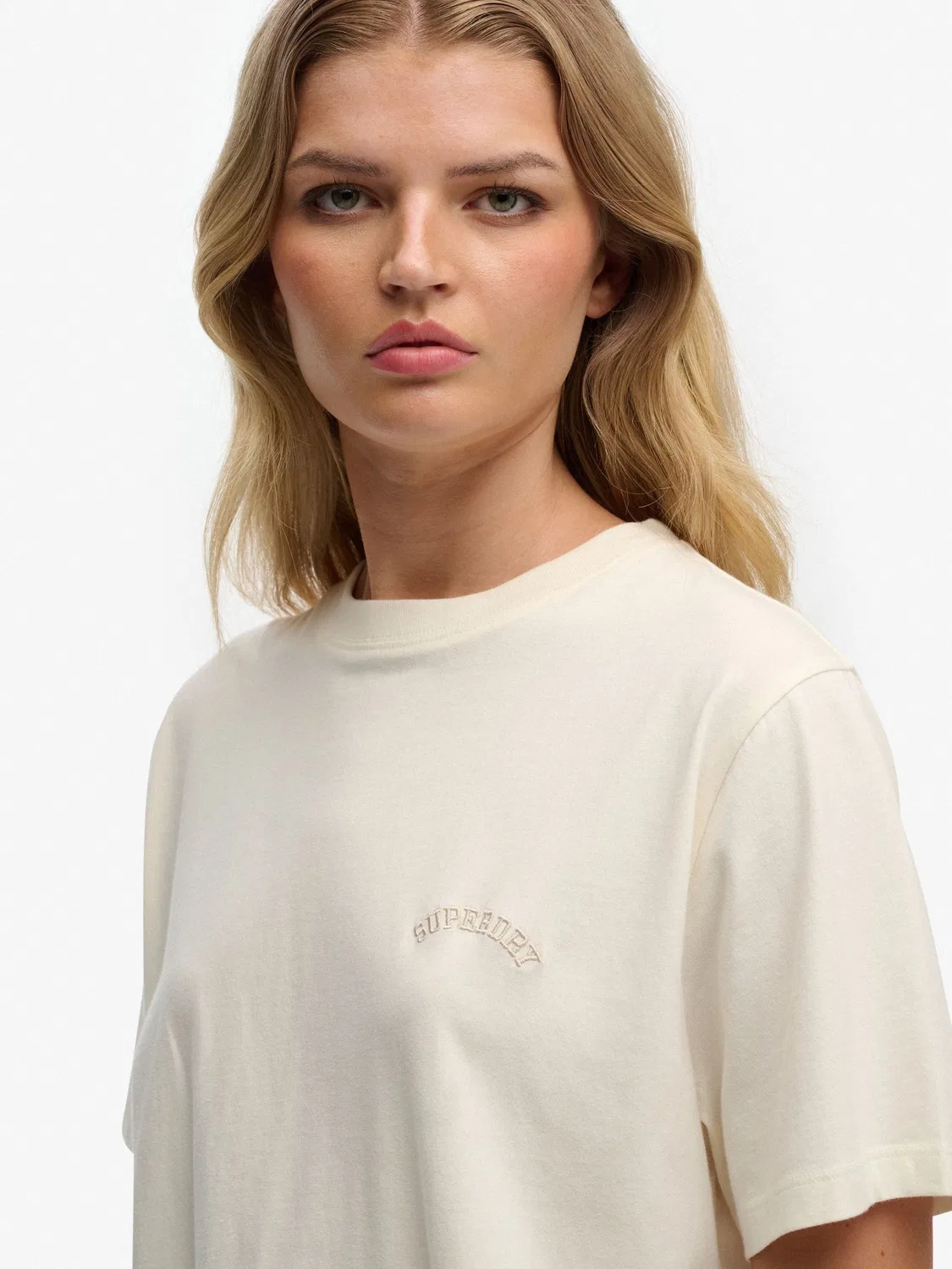 Футболка свободного кроя Superdry Essential Logo, белый — фото 4