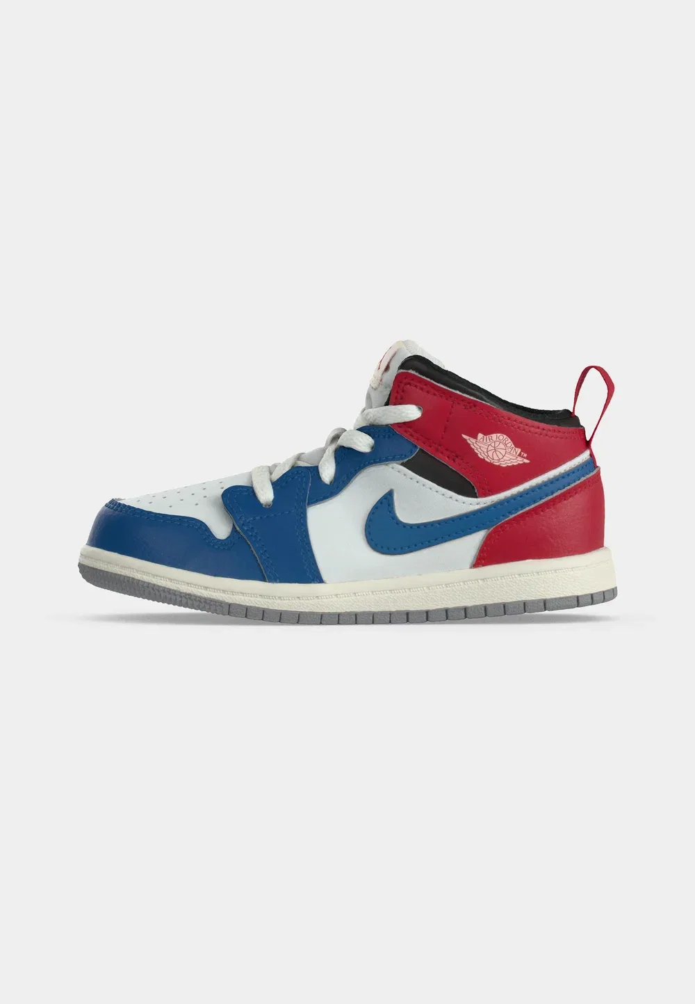 Средняя унисекс - детская обувь Jordan, True Blue/Summit White/Varsity Red/Black/Cement Grey — фото 2