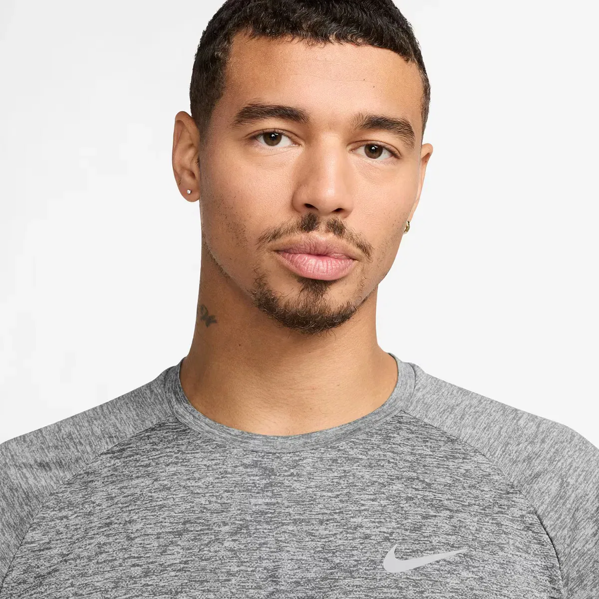 Мужская футболка с коротким рукавом Nike Stride Dri-FIT ADV, Цвет Gris — фото 3