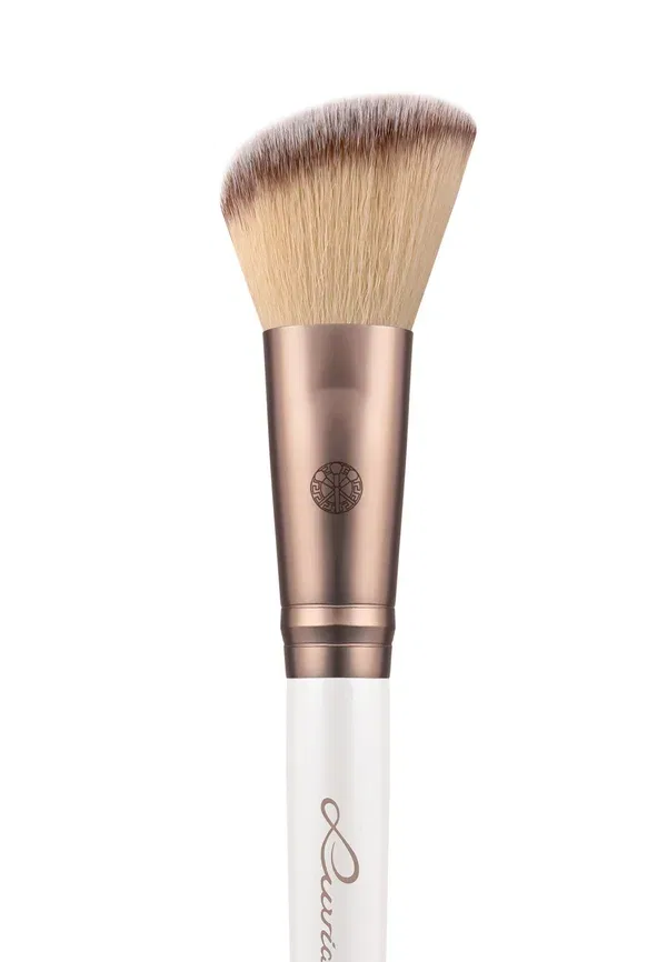 Кисть для румян скошенная Blush Brush Luvia Cosmetics Coffee, Pearl, кофейный — фото 3
