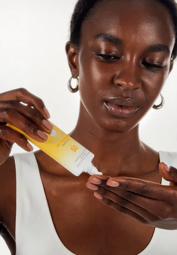 Солнцезащитный матирующий крем UV Solutions SPF 50 - защита от солнца 40 мл Clinique — фото 2