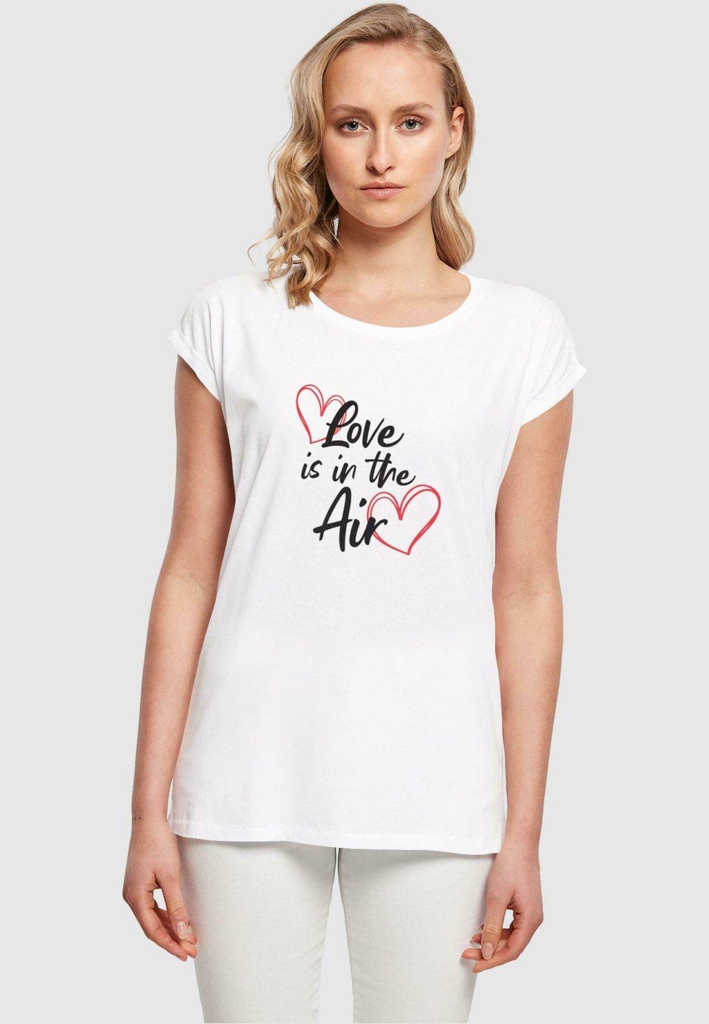 

Футболка с принтом LOVE IS IN THE AIR EXTE Merchcode, белый