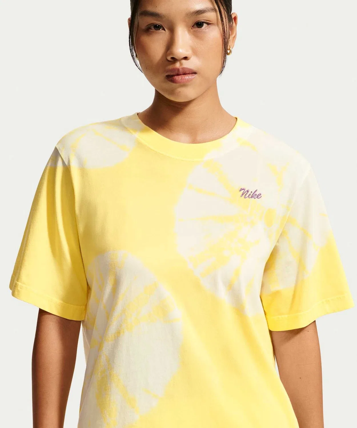 Женская футболка с коротким рукавом хлопковая Nike Sportswear, Soft Yellow