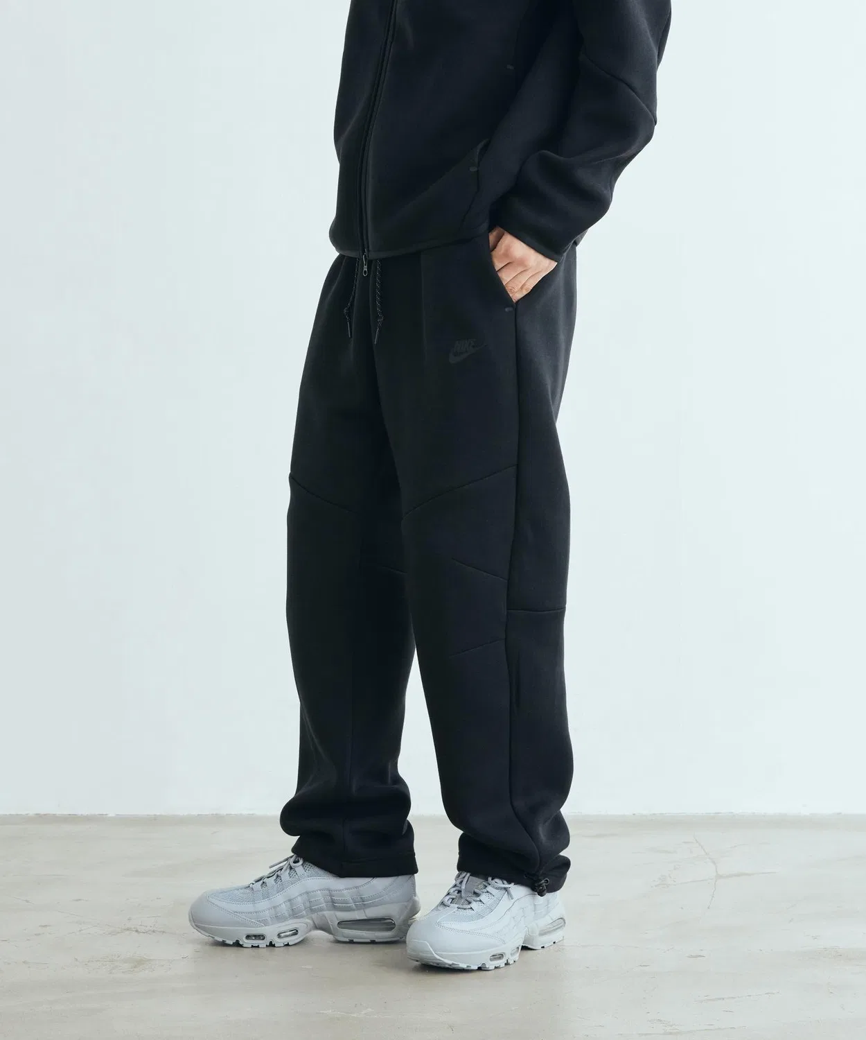 Мужские спортивные штаны из футера с открытым низом Nike Tech Open-Hem Fleece Pants, Black — фото 2